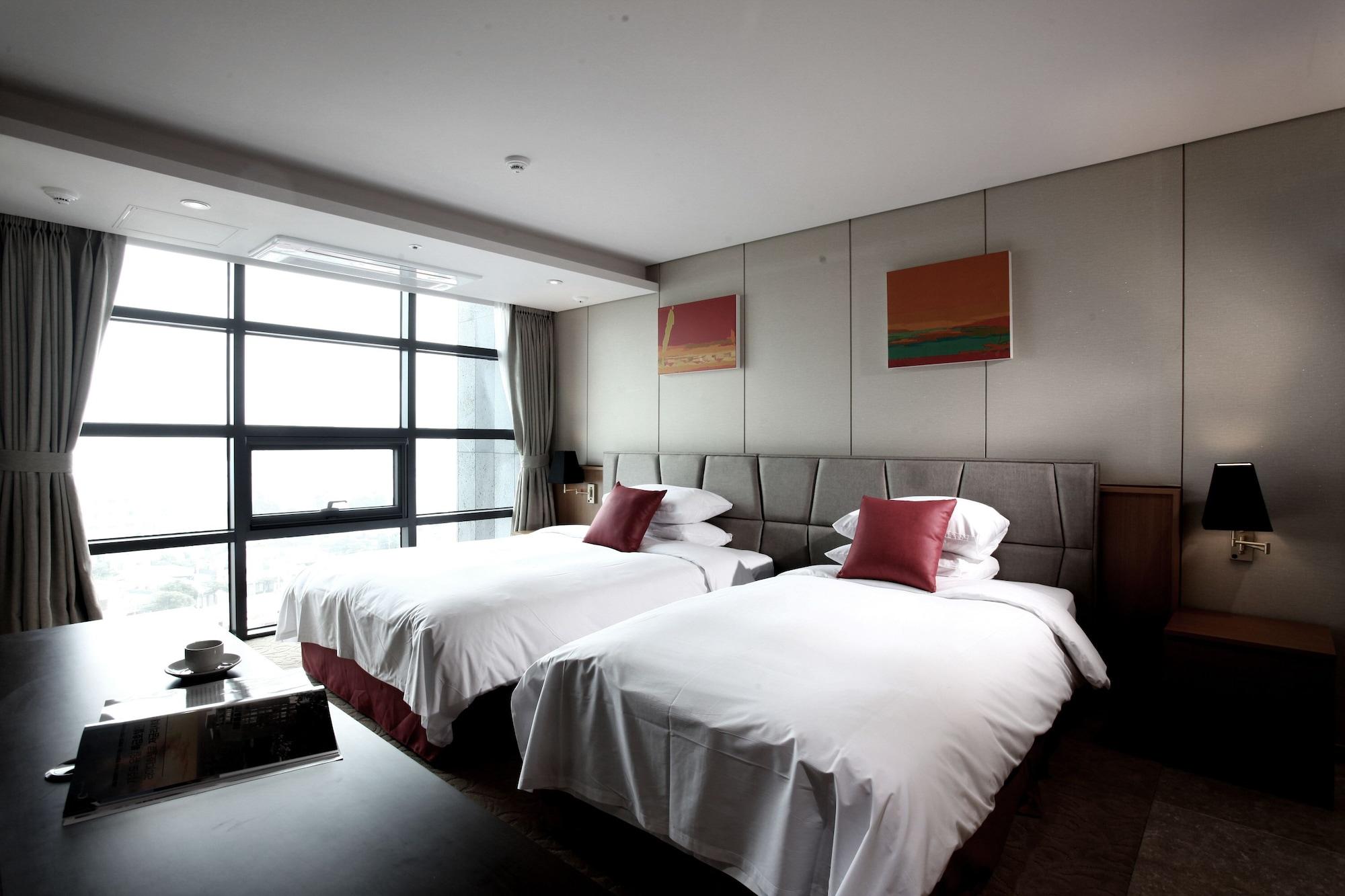Hotel Ramada By Wyndham Hamdeok 4*