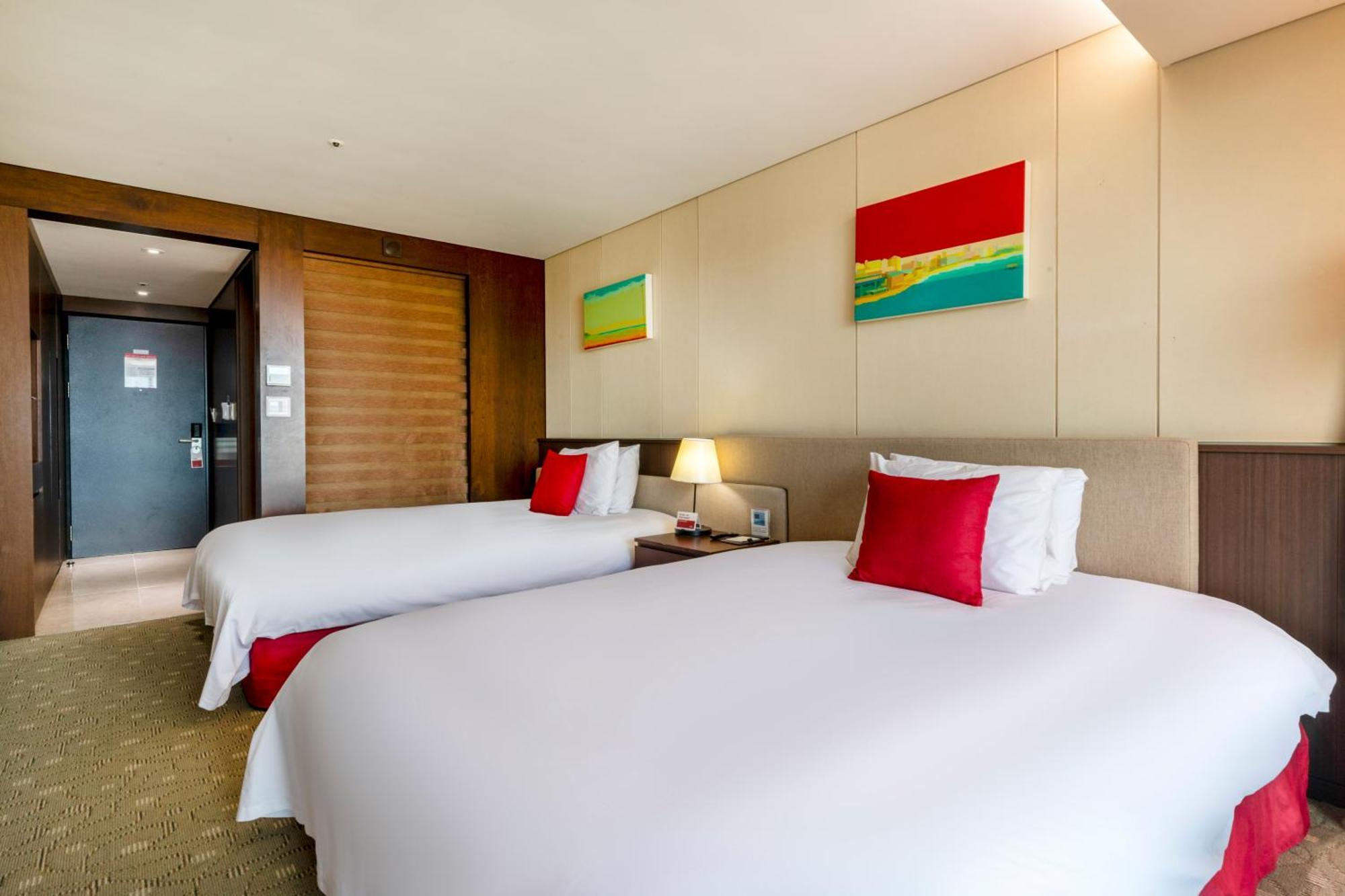 Ramada By Wyndham Hamdeok Hotel 4*