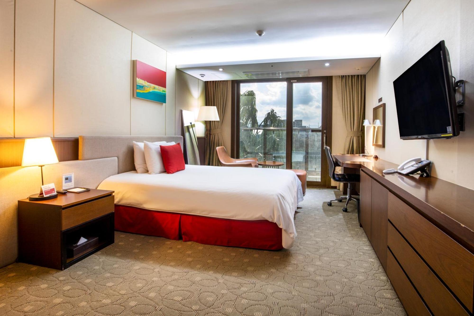 Ramada By Wyndham Hamdeok Hotel