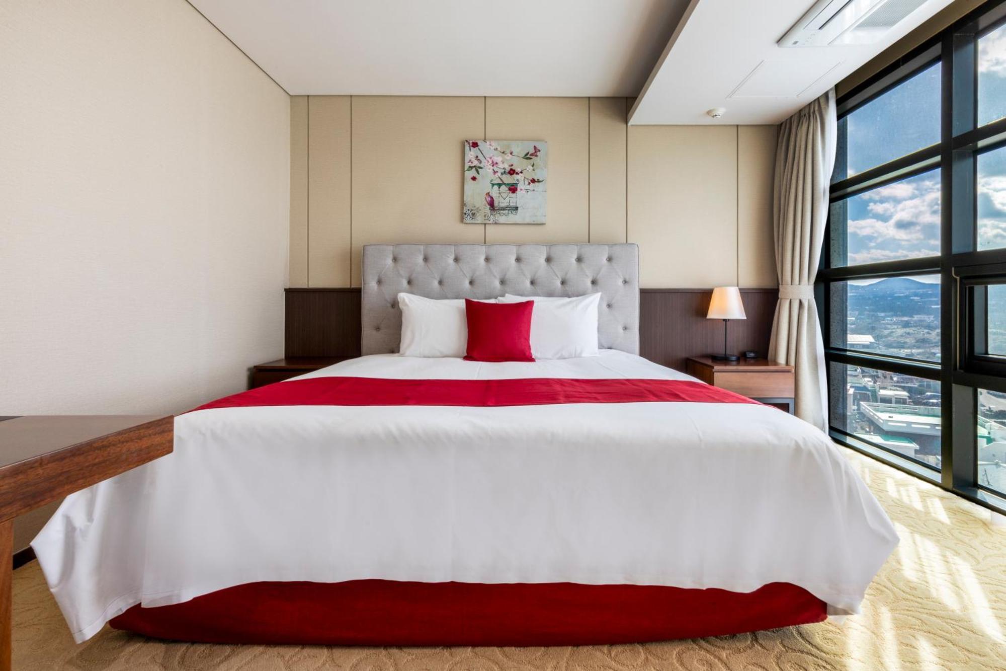 Ramada By Wyndham Hamdeok Hotel