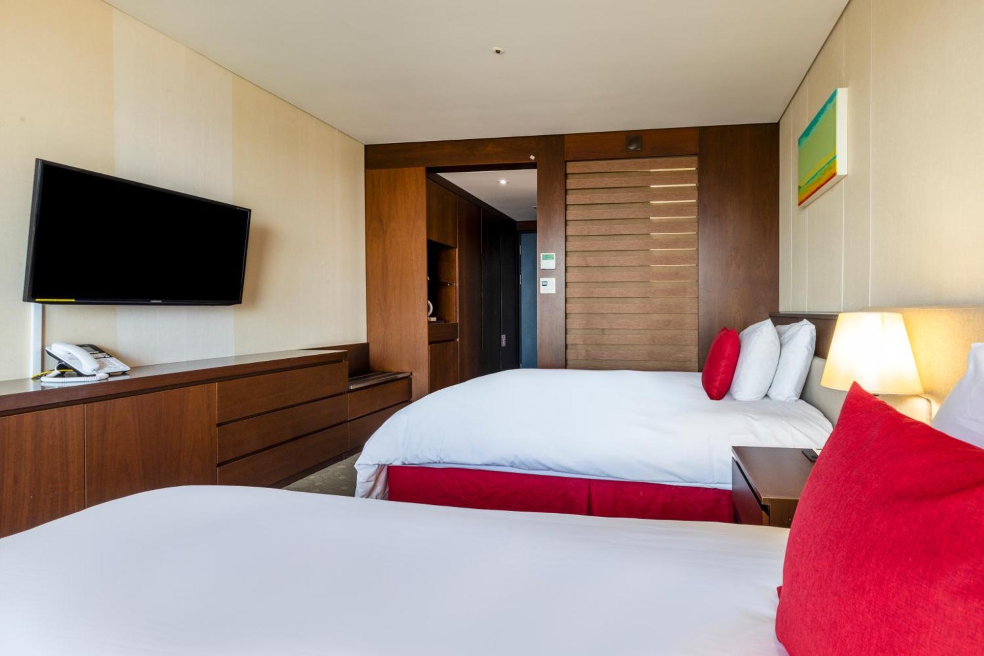 Hotel Ramada By Wyndham Hamdeok 4*