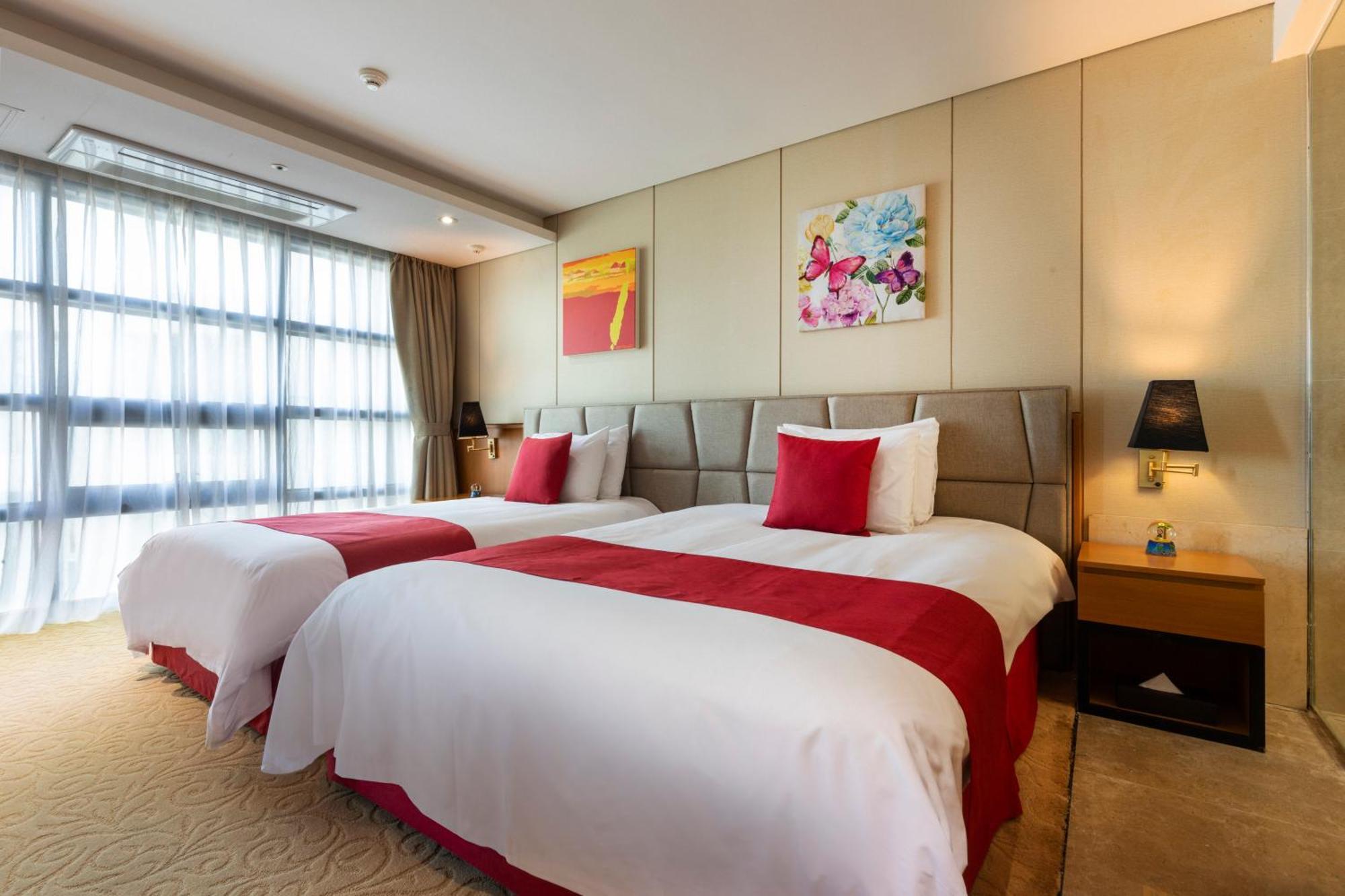 Hotel Ramada By Wyndham Hamdeok