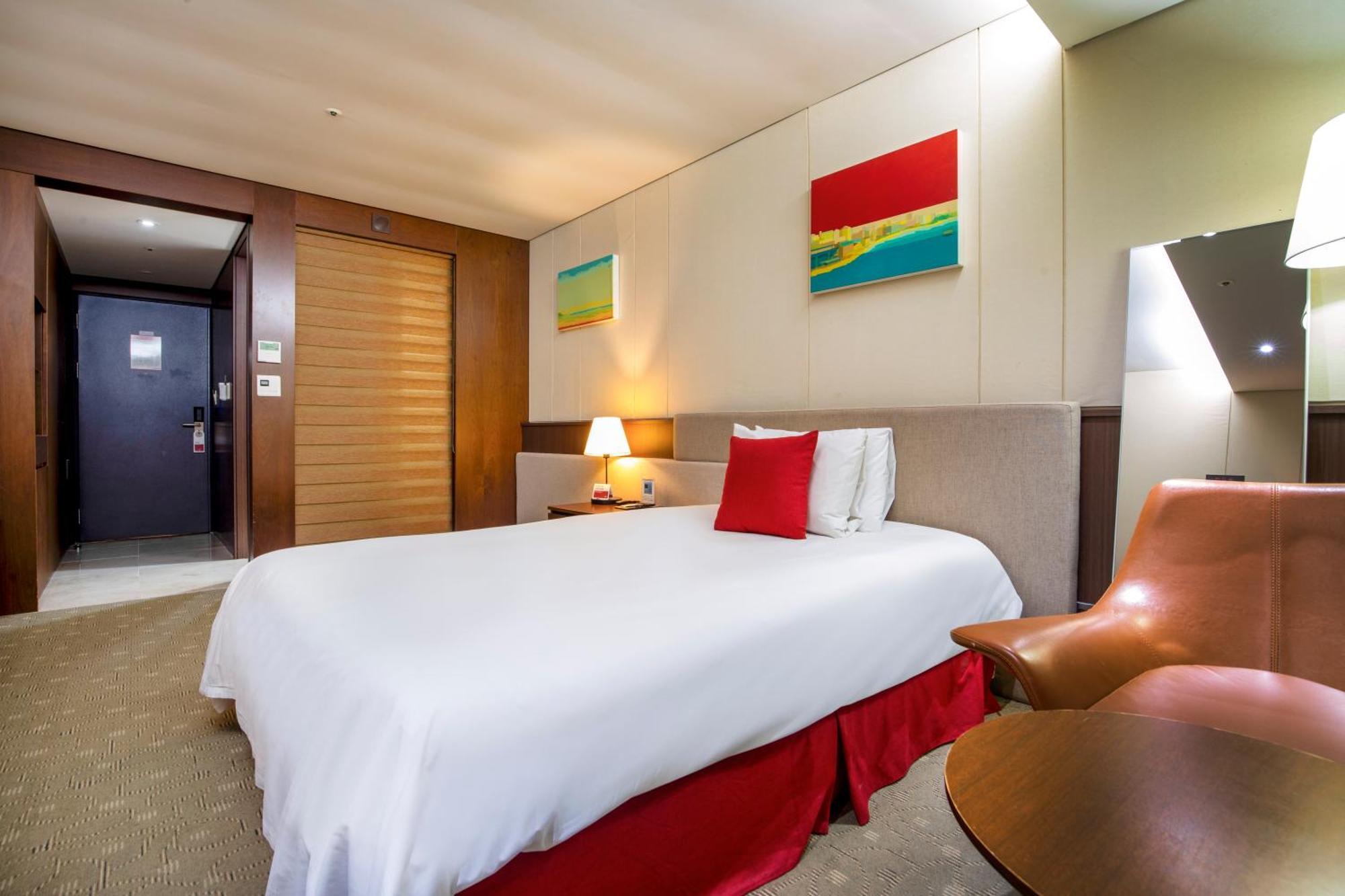 Ramada By Wyndham Hamdeok Hotel 4*