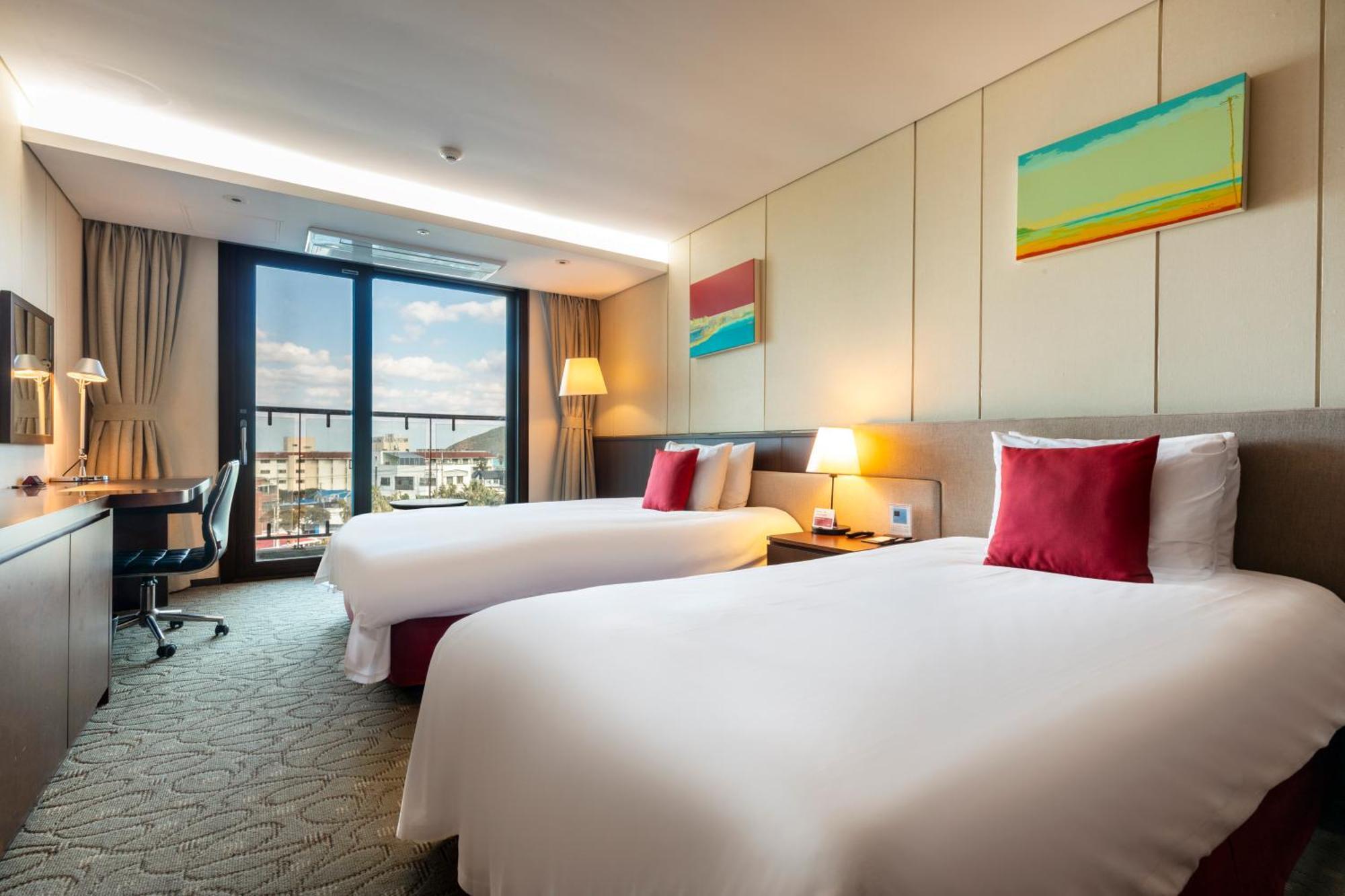Ramada By Wyndham Hamdeok 4*