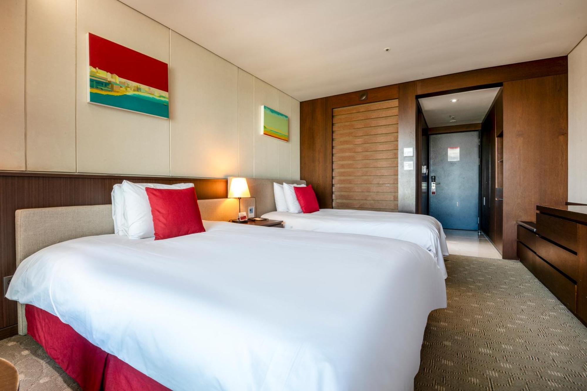 Ramada By Wyndham Hamdeok Hotel 4*