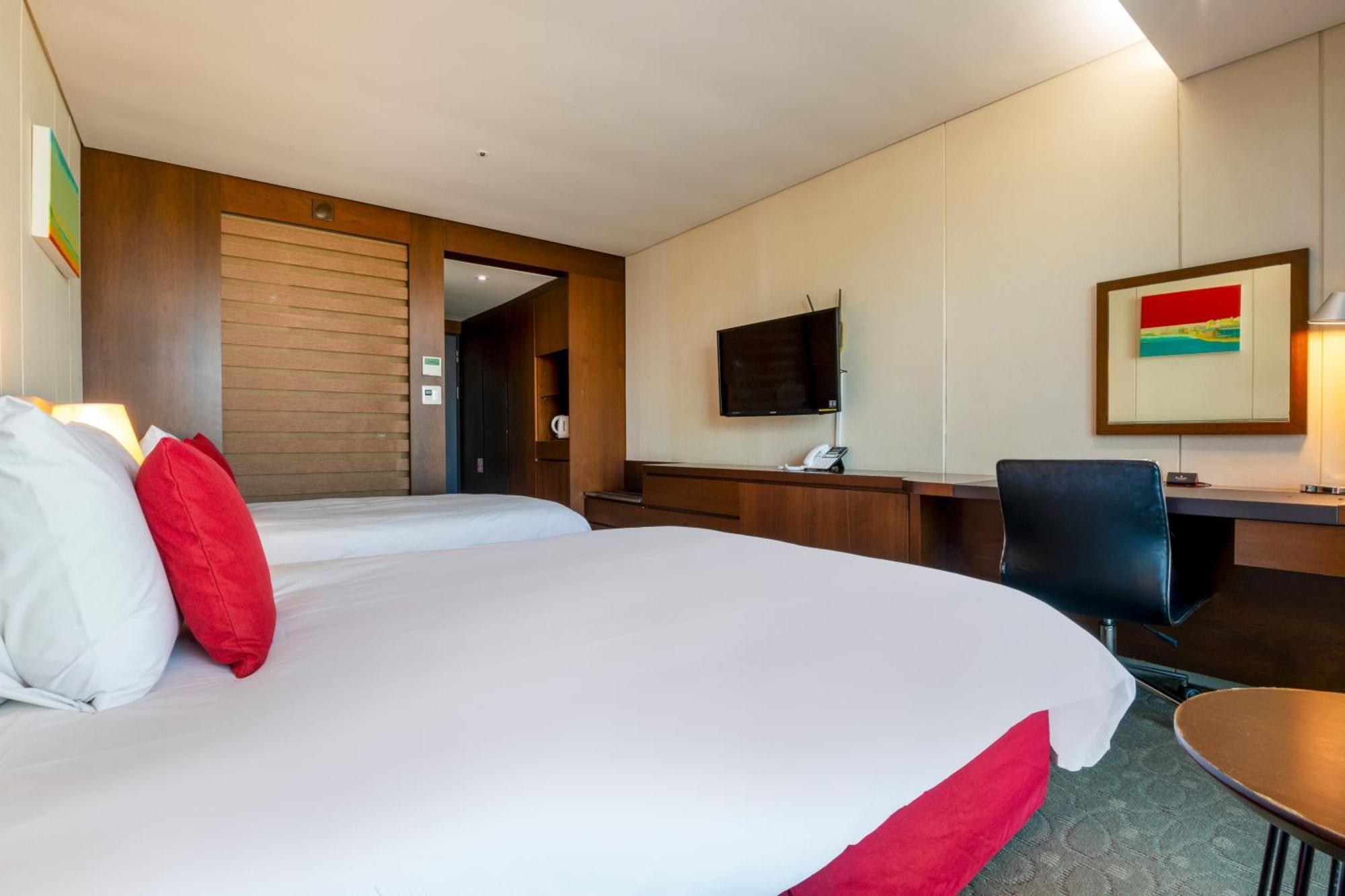 Hotel Ramada By Wyndham Hamdeok 4*